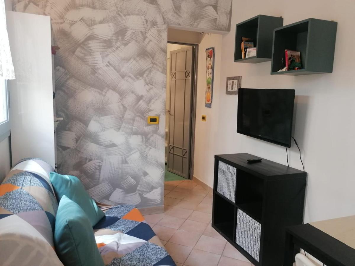 La Casina Giramondo Di Ele Viareggio Exterior foto